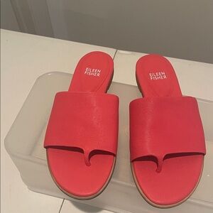 Eileen Fisher Leather Thong Sophisticated Slide Sandals in Watermelon. Size 7